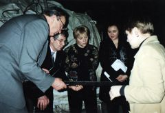 Осмотр оболочки с нанесенным покрытием специалистами АКЦ ФИАН, НПО им. «Лавочкина» и ВП МО Осмотр оболочки с нанесенным покрытием специалистами АКЦ ФИАН, НПО им. «Лавочкина» и ВП МО